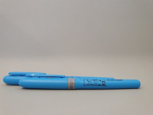Surligneur BIC® Highlighter Grip - Bleu - Chapelle de Ronchamp – Image 2