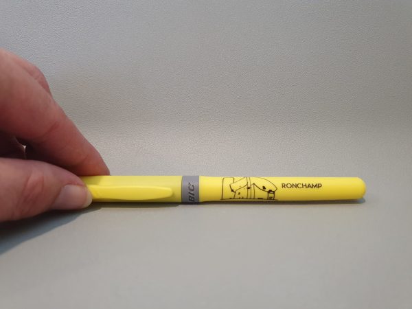 Surligneur BIC® Highlighter Grip - Jaune - Chapelle de Ronchamp – Image 3